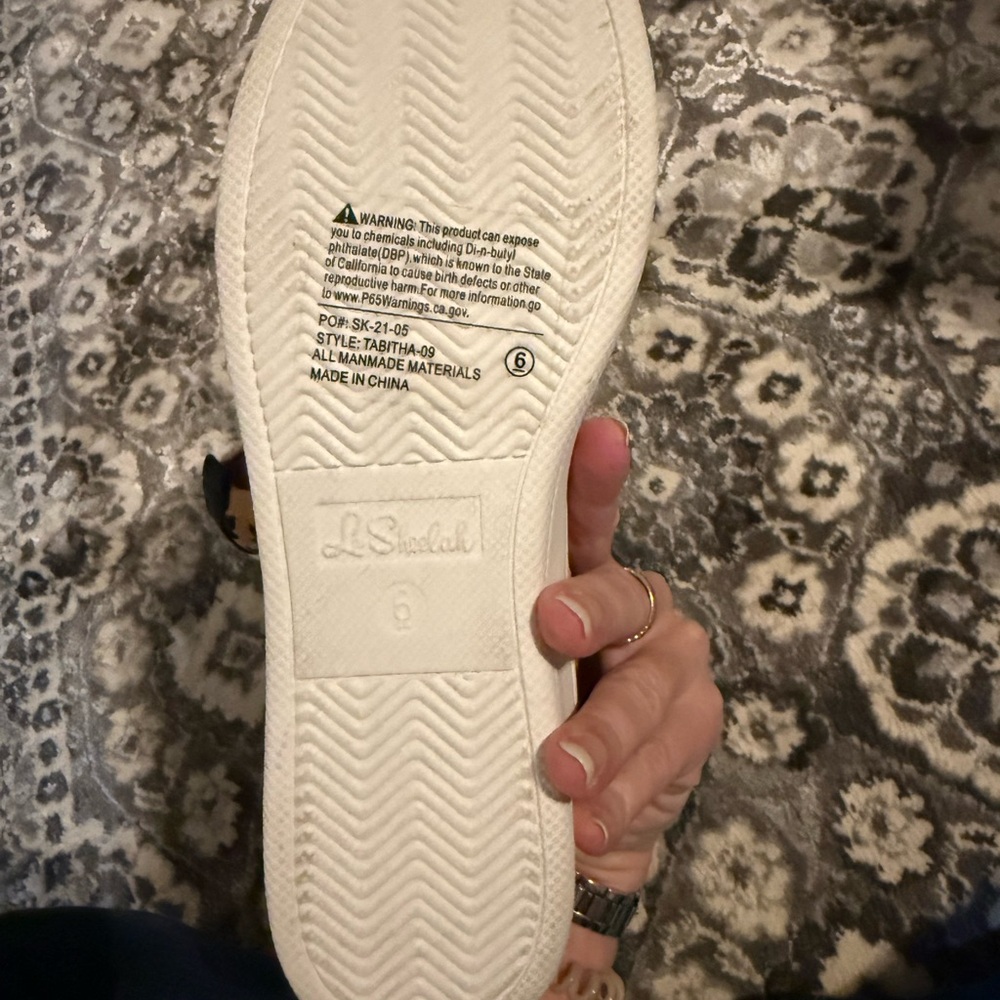 La Sheelah Leopard Print Slip-On Sneakers New - Picture 5 of 5